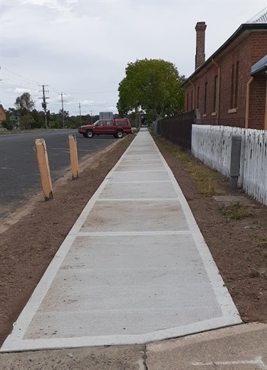 Oliver Street Footpath.jpg