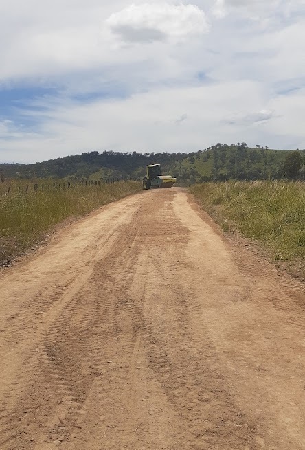 Roller-on-gravel-road.jpg